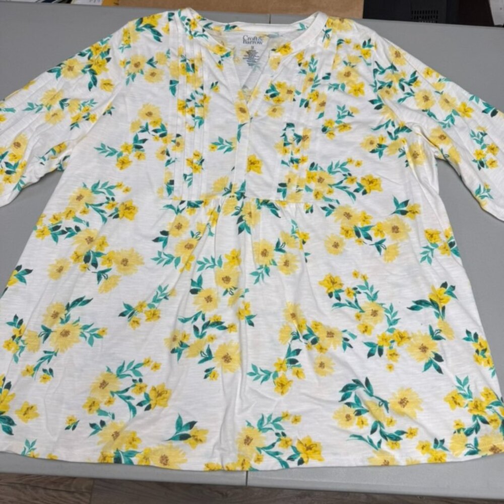 Women's 1X white & yellow flowered 3/4 sleeve shirt w/pin tucks on front.